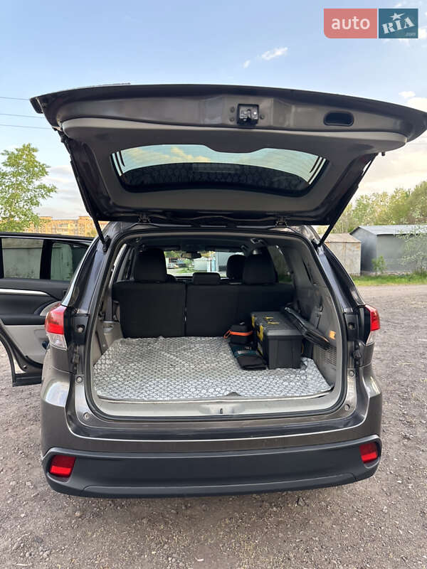 Позашляховик / Кросовер Toyota Highlander 2017 в Дніпрі