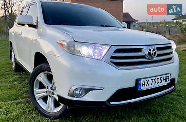 Позашляховик / Кросовер Toyota Highlander 2011 в 