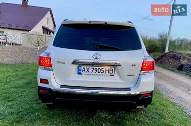 Позашляховик / Кросовер Toyota Highlander 2011 в 