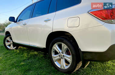 Позашляховик / Кросовер Toyota Highlander 2011 в 