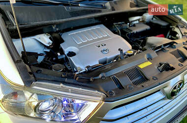 Позашляховик / Кросовер Toyota Highlander 2011 в 