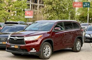 Внедорожник / Кроссовер Toyota Highlander 2015 в 