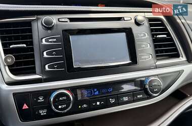 Внедорожник / Кроссовер Toyota Highlander 2015 в 