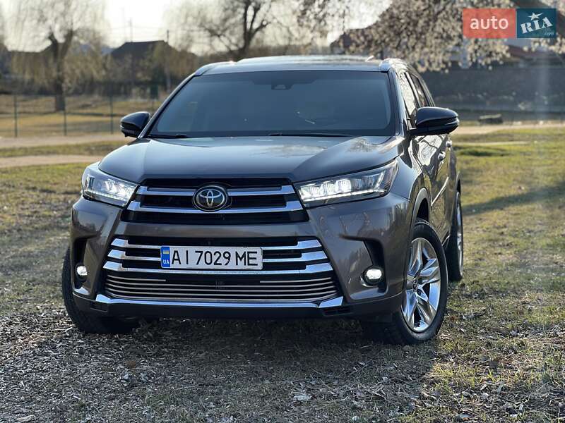 Позашляховик / Кросовер Toyota Highlander 2017 в 