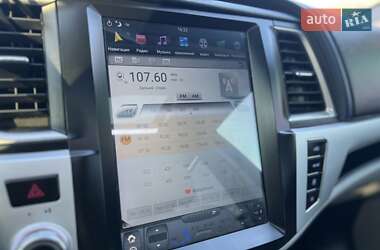 Позашляховик / Кросовер Toyota Highlander 2017 в 