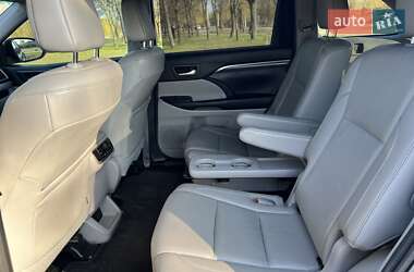 Позашляховик / Кросовер Toyota Highlander 2017 в 