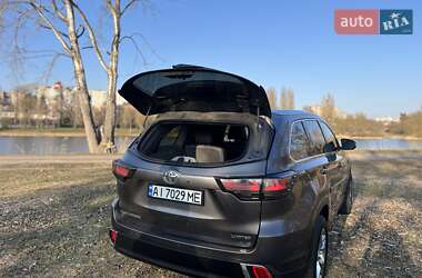 Позашляховик / Кросовер Toyota Highlander 2017 в 