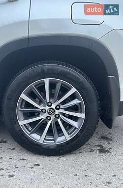 Позашляховик / Кросовер Toyota Highlander 2017 в 