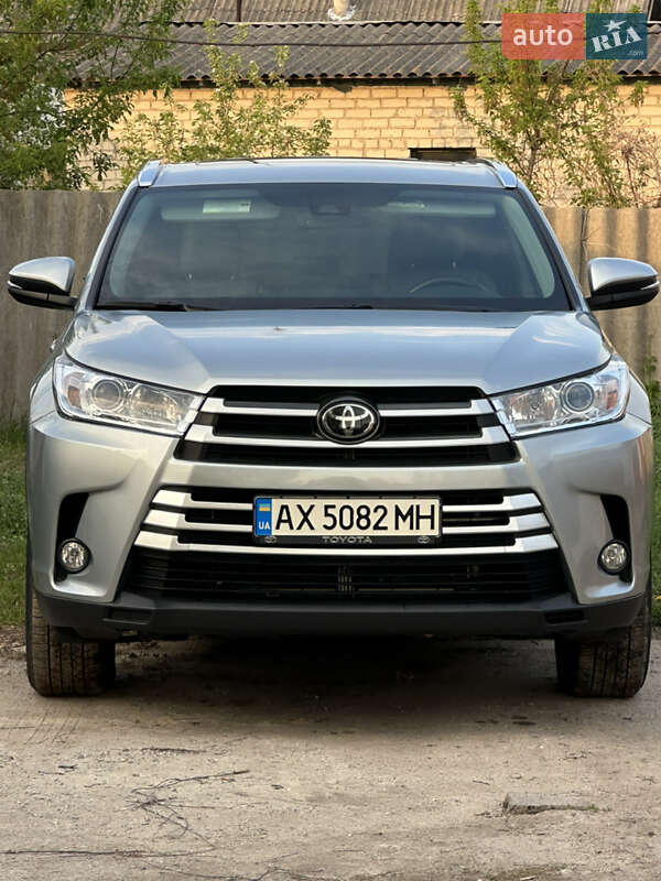 Внедорожник / Кроссовер Toyota Highlander 2019 в 