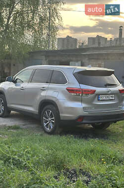 Внедорожник / Кроссовер Toyota Highlander 2019 в 