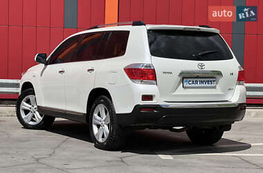 Позашляховик / Кросовер Toyota Highlander 2010 в 
