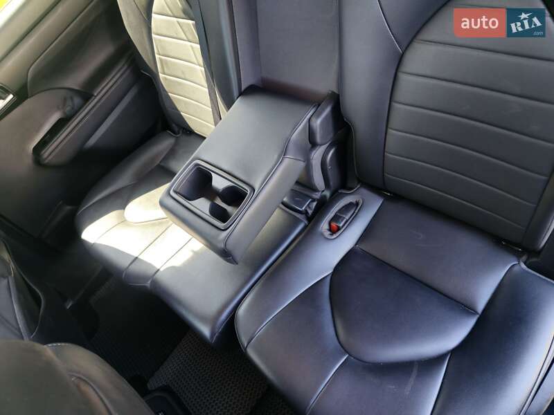 Позашляховик / Кросовер Toyota Highlander 2020 в Львові
