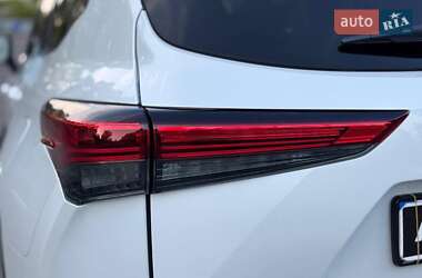 Позашляховик / Кросовер Toyota Highlander 2024 в 