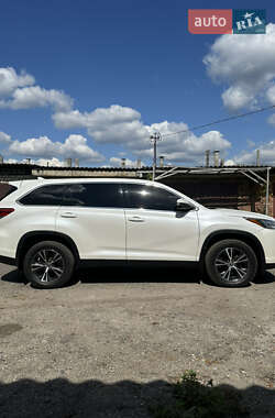 Внедорожник / Кроссовер Toyota Highlander 2019 в 
