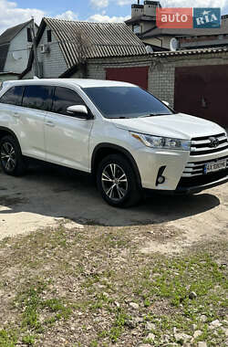 Внедорожник / Кроссовер Toyota Highlander 2019 в 