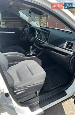 Внедорожник / Кроссовер Toyota Highlander 2019 в 