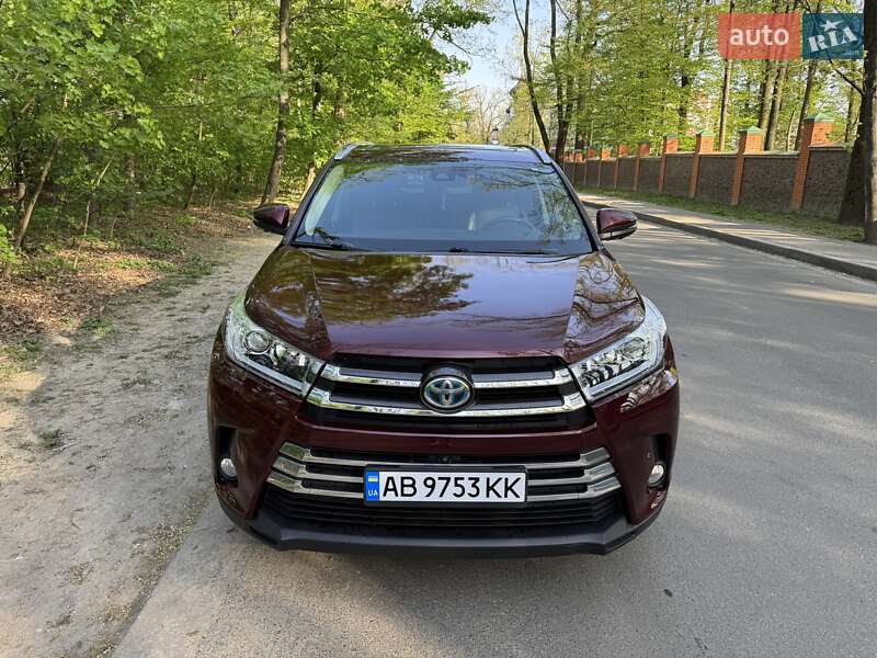 Позашляховик / Кросовер Toyota Highlander 2017 в 