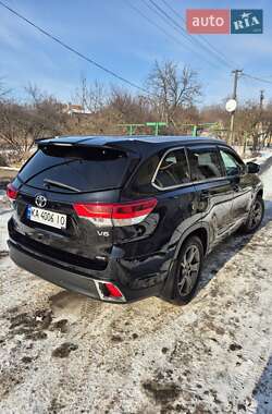 Внедорожник / Кроссовер Toyota Highlander 2018 в 