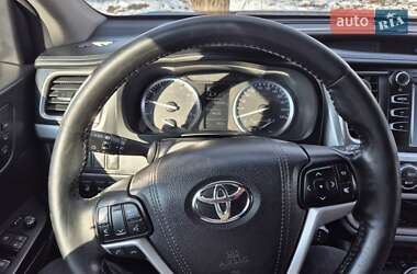 Внедорожник / Кроссовер Toyota Highlander 2018 в 