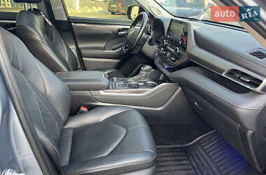 Внедорожник / Кроссовер Toyota Highlander 2020 в 