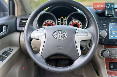 Позашляховик / Кросовер Toyota Highlander 2007 в 