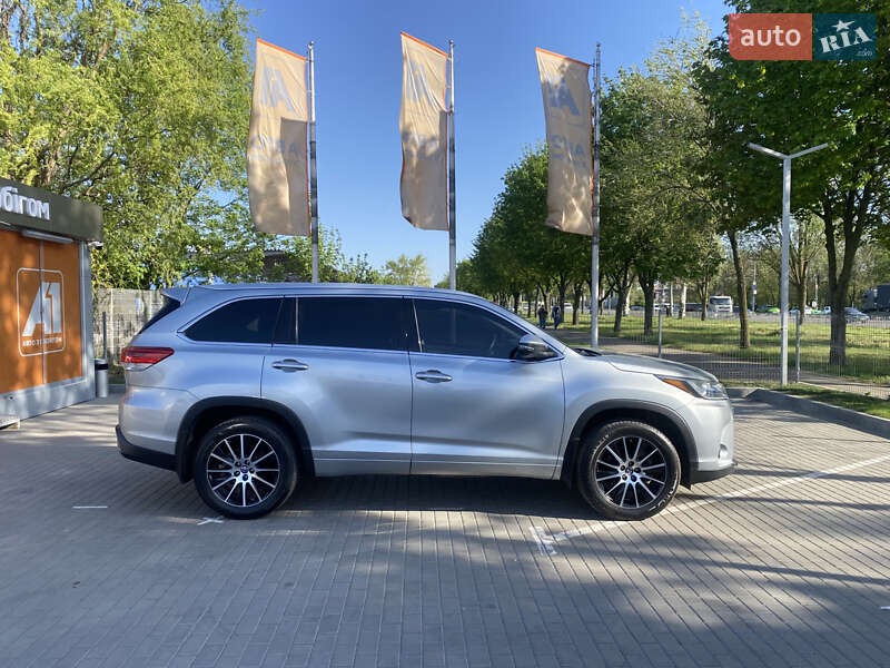 Позашляховик / Кросовер Toyota Highlander 2019 в Дніпрі