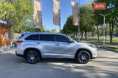 Внедорожник / Кроссовер Toyota Highlander 2019 в 