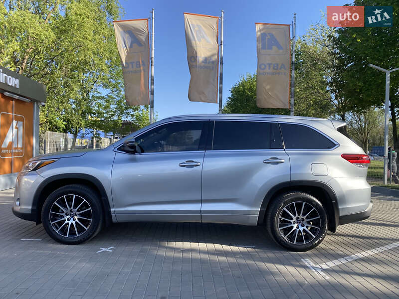 Позашляховик / Кросовер Toyota Highlander 2019 в Дніпрі