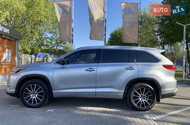 Внедорожник / Кроссовер Toyota Highlander 2019 в 