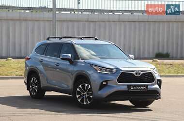 Внедорожник / Кроссовер Toyota Highlander 2020 в 
