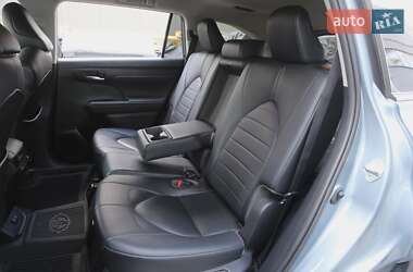 Внедорожник / Кроссовер Toyota Highlander 2020 в 
