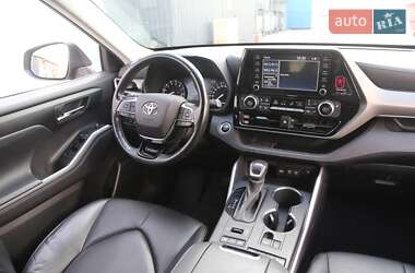 Внедорожник / Кроссовер Toyota Highlander 2020 в 
