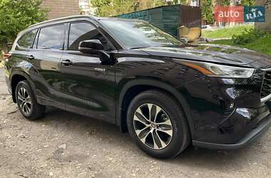 Позашляховик / Кросовер Toyota Highlander 2021 в 