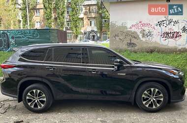 Позашляховик / Кросовер Toyota Highlander 2021 в 