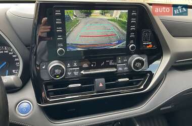 Позашляховик / Кросовер Toyota Highlander 2021 в 