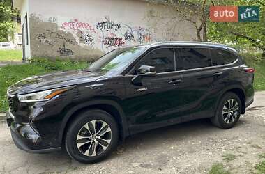 Позашляховик / Кросовер Toyota Highlander 2021 в 