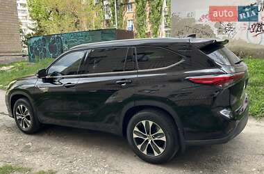 Позашляховик / Кросовер Toyota Highlander 2021 в 
