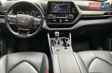 Позашляховик / Кросовер Toyota Highlander 2021 в 