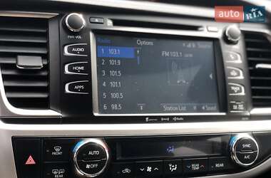 Внедорожник / Кроссовер Toyota Highlander 2017 в 