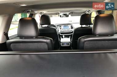 Внедорожник / Кроссовер Toyota Highlander 2017 в 