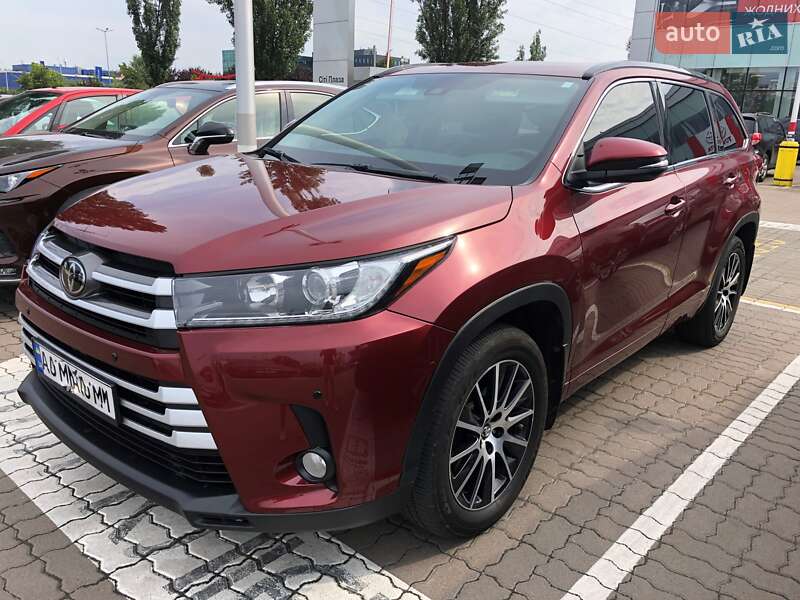 Внедорожник / Кроссовер Toyota Highlander 2017 в Киеве