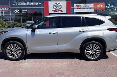 Позашляховик / Кросовер Toyota Highlander 2023 в 