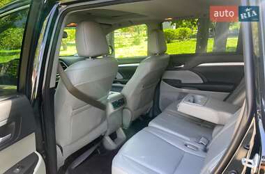 Внедорожник / Кроссовер Toyota Highlander 2016 в 