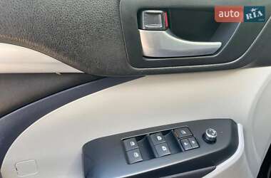 Внедорожник / Кроссовер Toyota Highlander 2016 в 