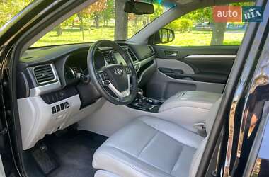 Внедорожник / Кроссовер Toyota Highlander 2016 в 