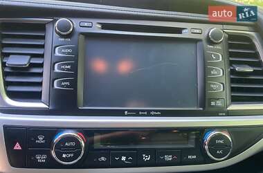 Внедорожник / Кроссовер Toyota Highlander 2016 в 