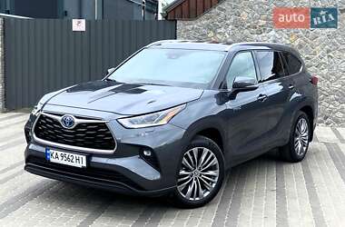 Позашляховик / Кросовер Toyota Highlander 2021 в 
