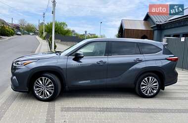 Позашляховик / Кросовер Toyota Highlander 2021 в 