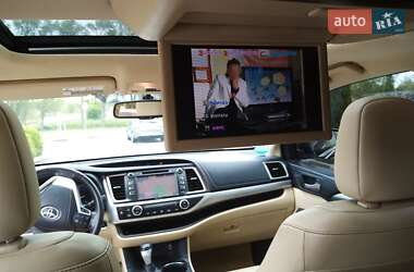 Внедорожник / Кроссовер Toyota Highlander 2014 в 