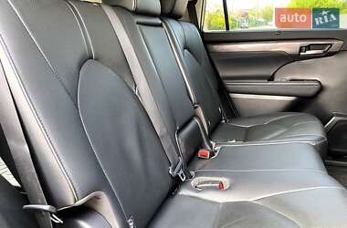 Позашляховик / Кросовер Toyota Highlander 2021 в 